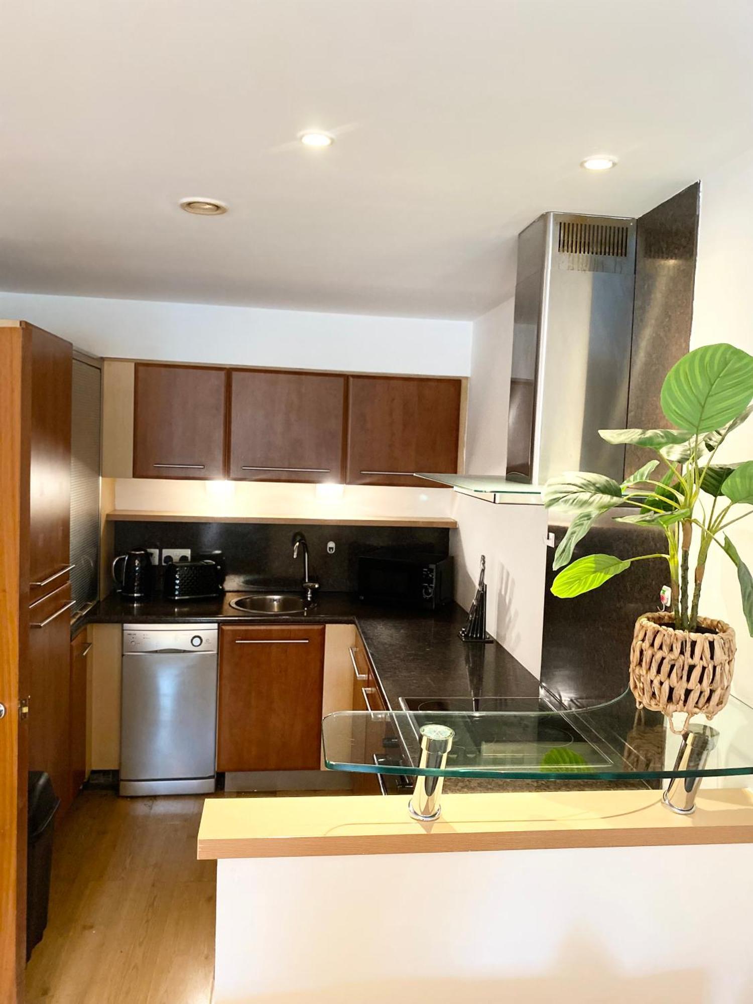 Apartment St James' Blvd *